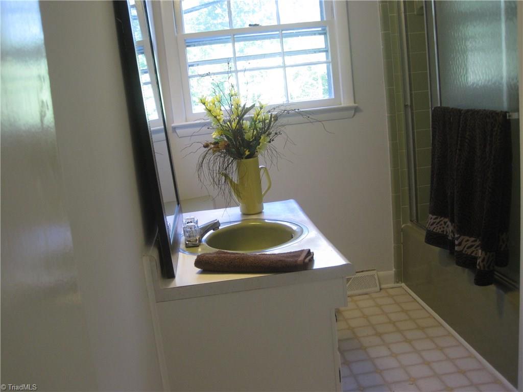 6005 Dehaven Road Pleasant Garden, NC 27313 - Photo 6 of 16 Gallery Image 6
