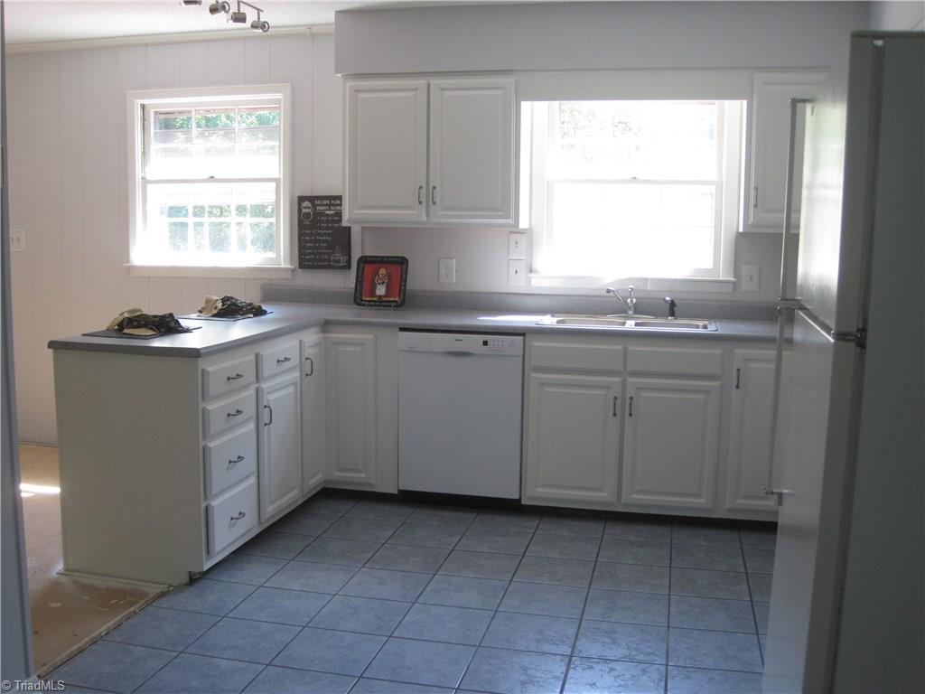 6005 Dehaven Road Pleasant Garden, NC 27313 - Photo 9 of 16 Gallery Image 9