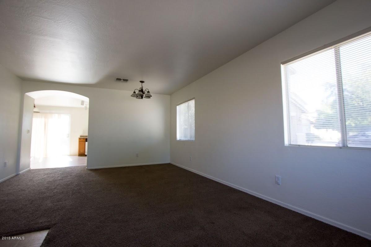 6621 West Riva Road Phoenix, AZ 85043 - Photo 5 of 36 IMG_3734
