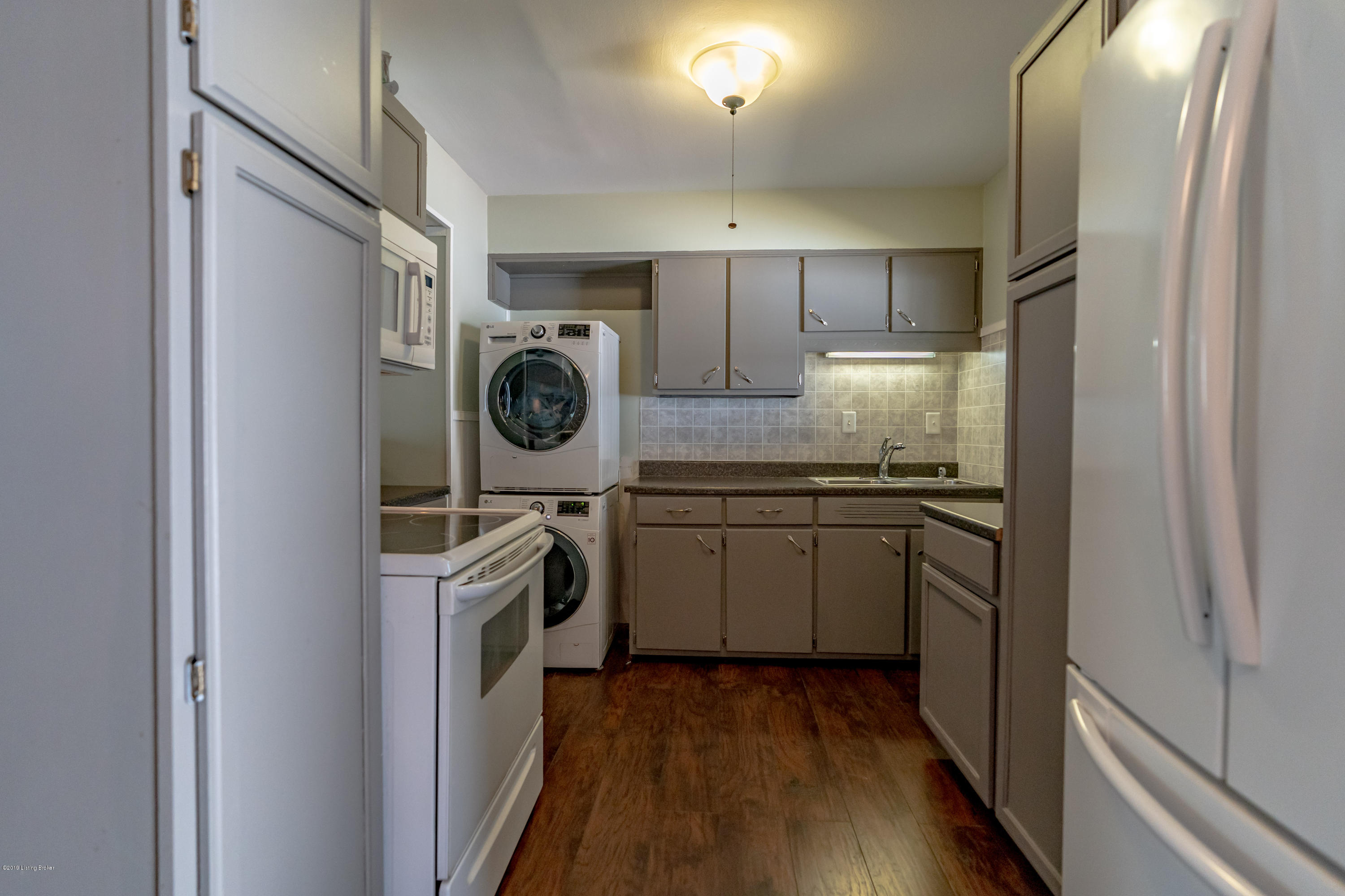 218 Crestwood Road Louisville, KY 40229 - Photo 19 of 35 Kitchen