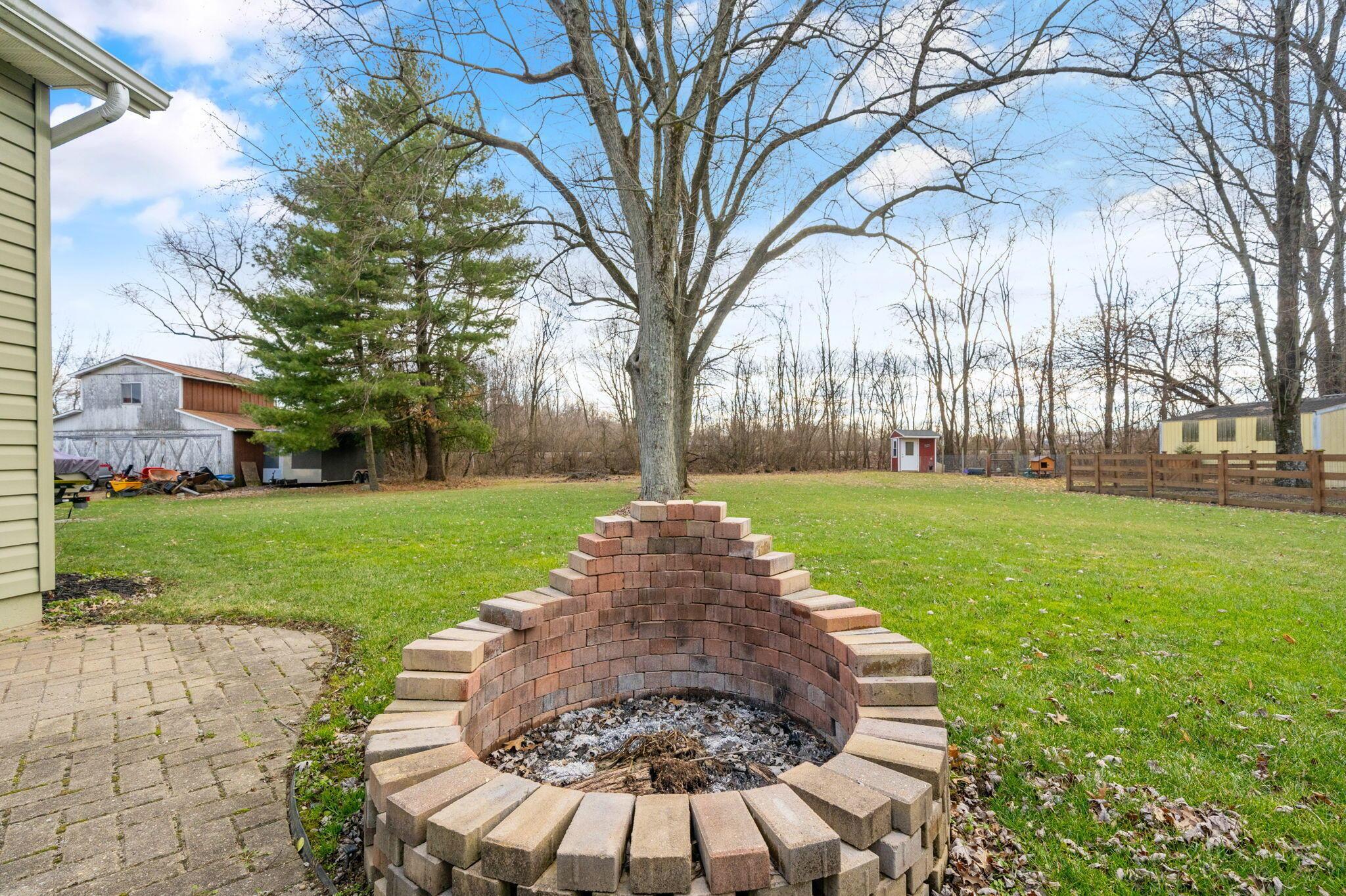 14667 Cleveland Road Southwest Pataskala, OH 43062 - Photo 27 of 33 Firepit
