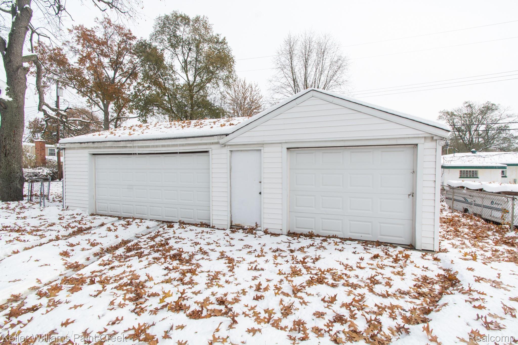 11245 Pardee Road Taylor, MI 48180 - Photo 25 of 28 11245 Pardee-Garage 2.jpg