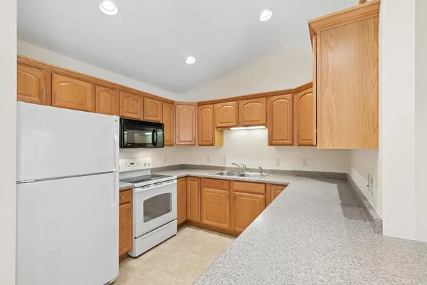 $285,999 | 921 10th Street, De Witt, IA 52742
