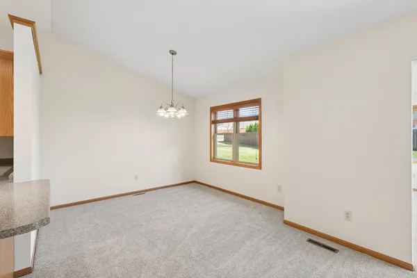 $285,999 | 921 10th Street, De Witt, IA 52742