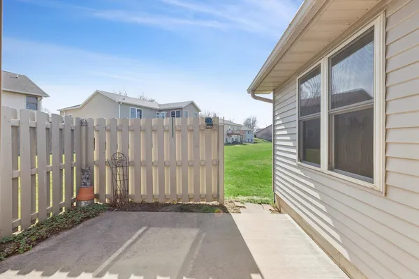 $285,999 | 921 10th Street, De Witt, IA 52742