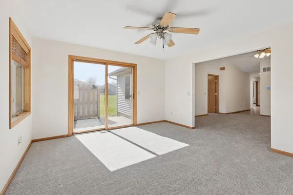 $285,999 | 921 10th Street, De Witt, IA 52742