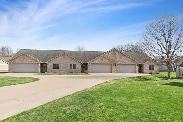 $285,999 | 921 10th Street, De Witt, IA 52742