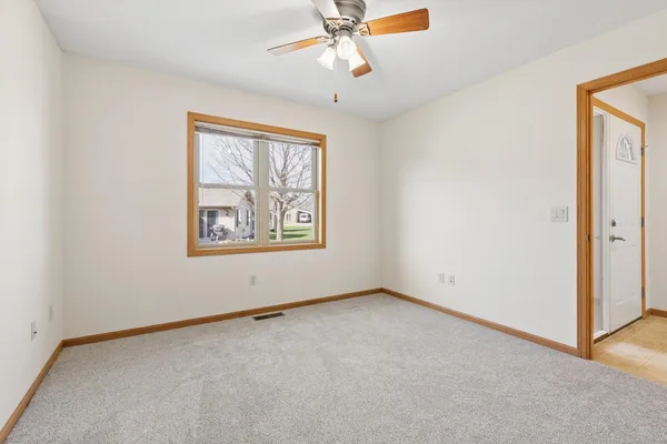 $285,999 | 921 10th Street, De Witt, IA 52742