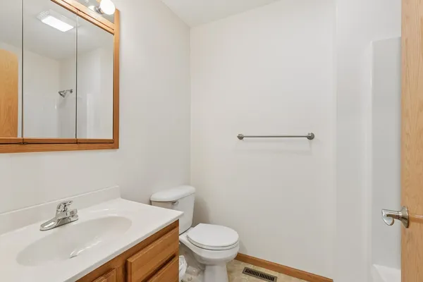 $285,999 | 921 10th Street, De Witt, IA 52742