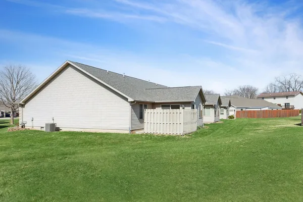 $285,999 | 921 10th Street, De Witt, IA 52742