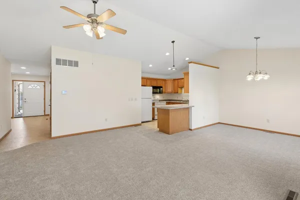 $285,999 | 921 10th Street, De Witt, IA 52742