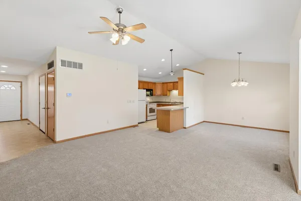 $285,999 | 921 10th Street, De Witt, IA 52742