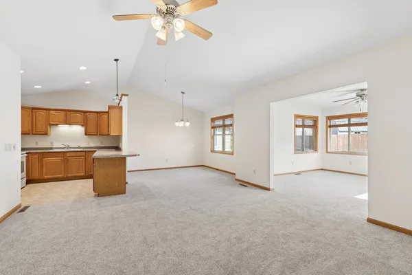$285,999 | 921 10th Street, De Witt, IA 52742