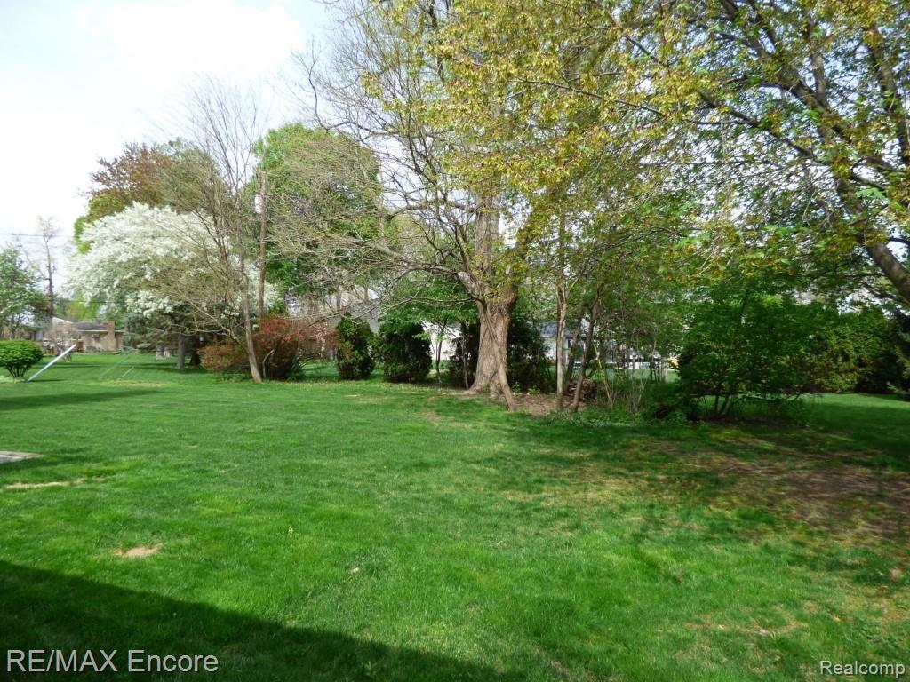 16060 Riverside Street Livonia, MI 48154 - Photo 18 of 23 Gallery Image 18