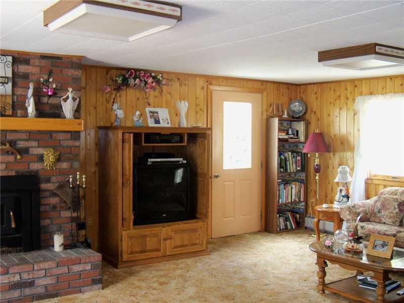 322 Point Road Ellsworth, ME 04605 - Photo 14 of 34 Living Room.