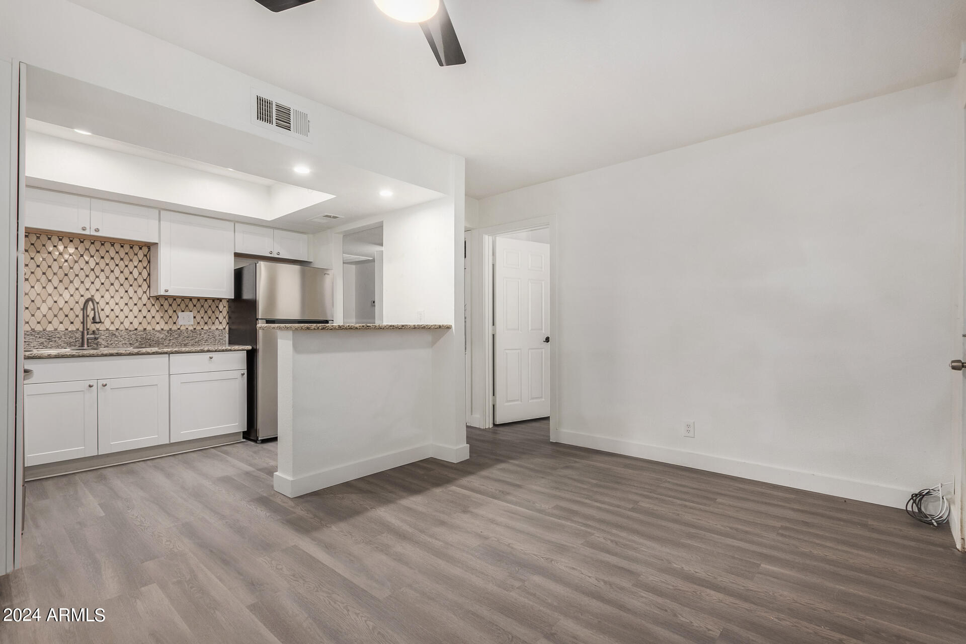 18202 Cave Creek Road, Unit 251 Phoenix, AZ 85032 - Photo 3 of 20 a view of a kitchen with electric appliances