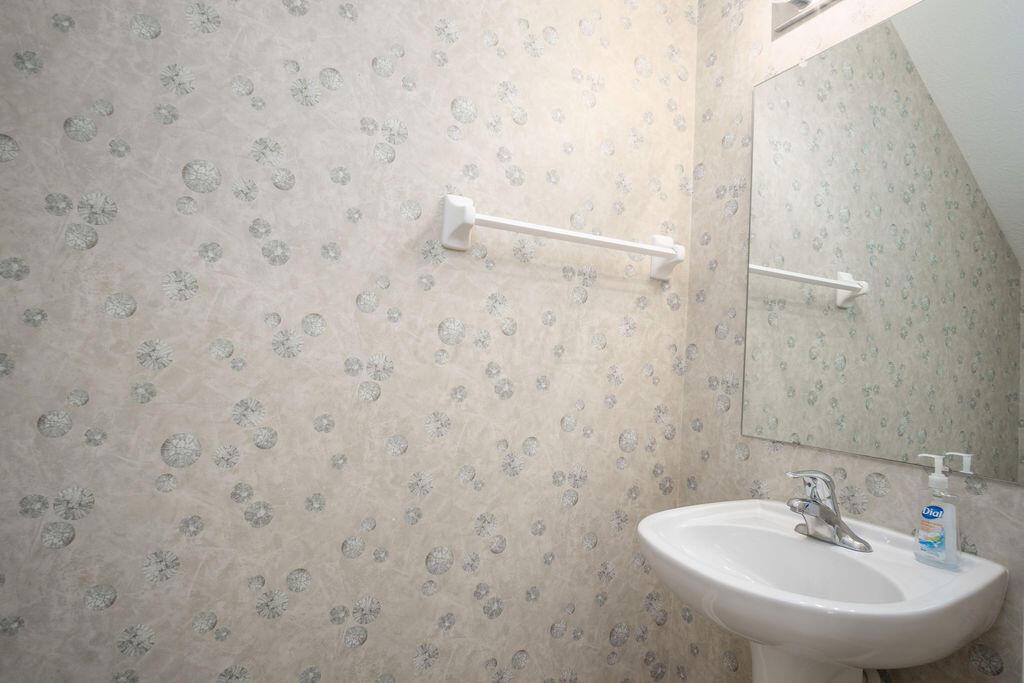 6051 Hayden Farms Road Dublin, OH 43016 - Photo 14 of 34 Half Bath