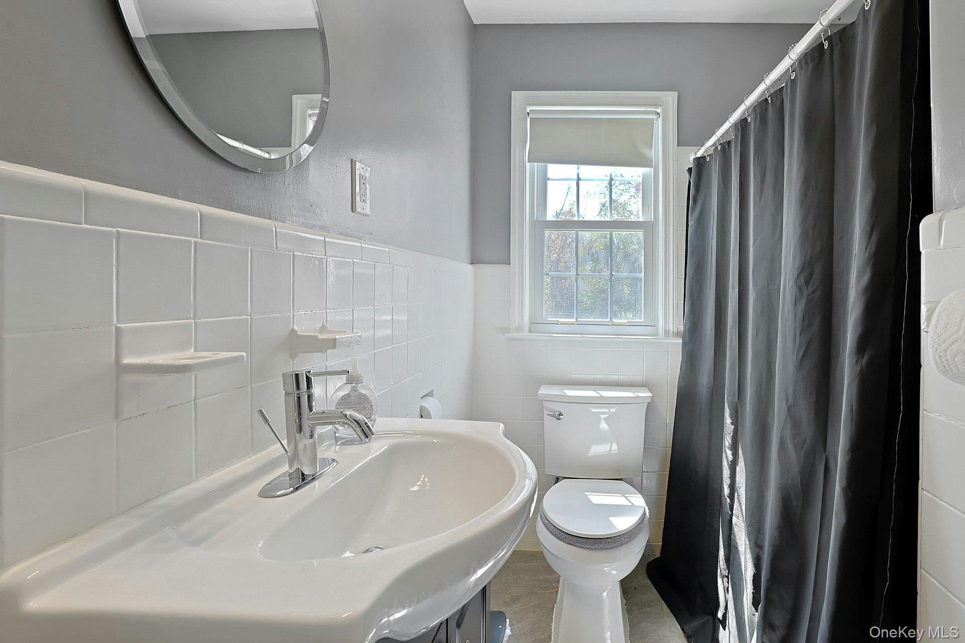 43 John Alden Road New Rochelle, NY 10801 - Photo 20 of 28 a bathroom with a toilet sink and mirror