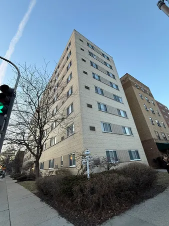 $1,600 | 1400 Chicago Avenue, Unit 208, Evanston, IL 60201