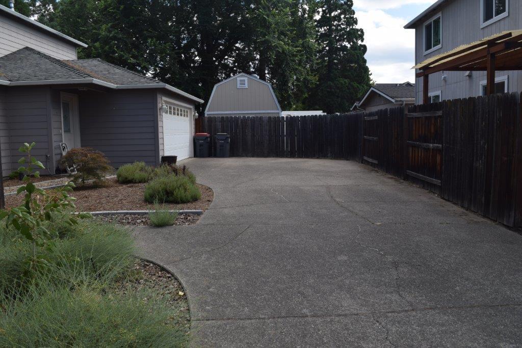 636 Shadow Way Central Point, OR 97502 - Photo 2 of 23 DSC_0023.2