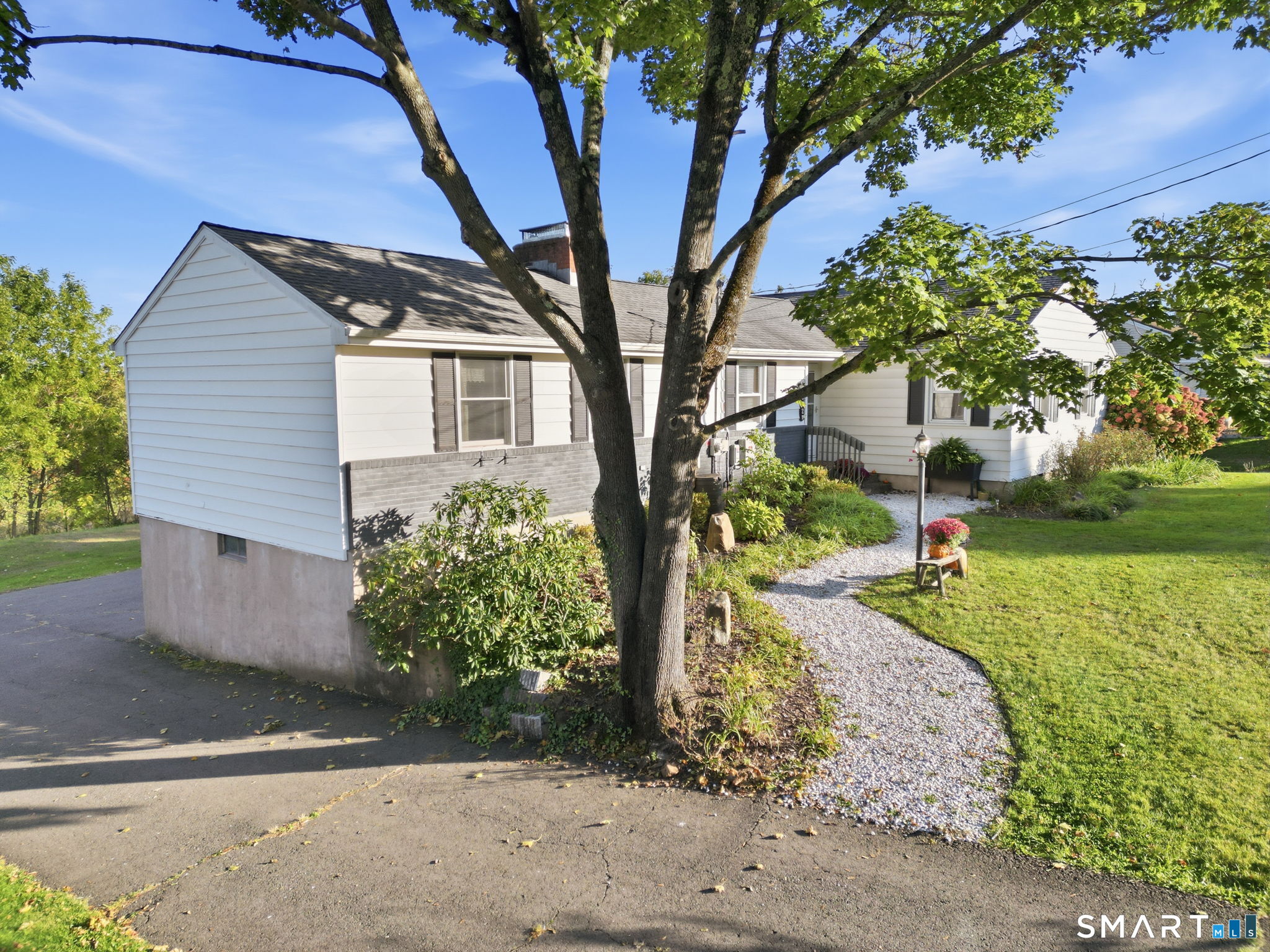 972 Ridgewood Road Middletown, CT 06457 - Photo 2 of 38 Gallery Image 2
