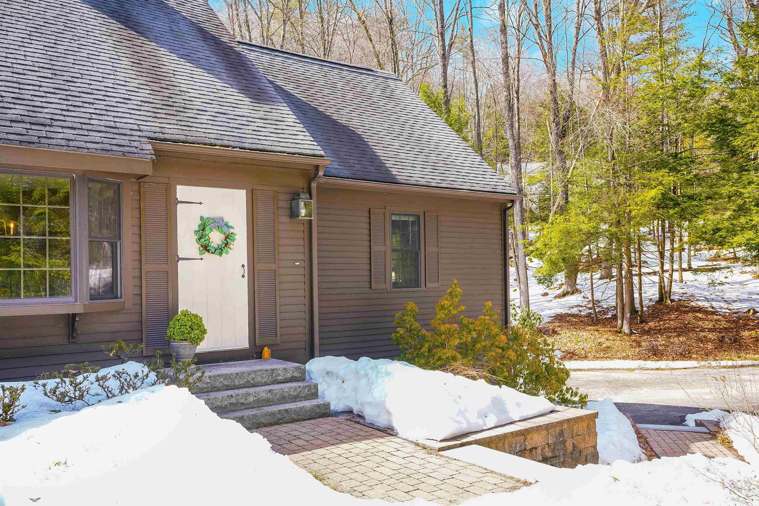 10 Nathaniel Drive Amherst, NH 03031 - Photo 3 of 46