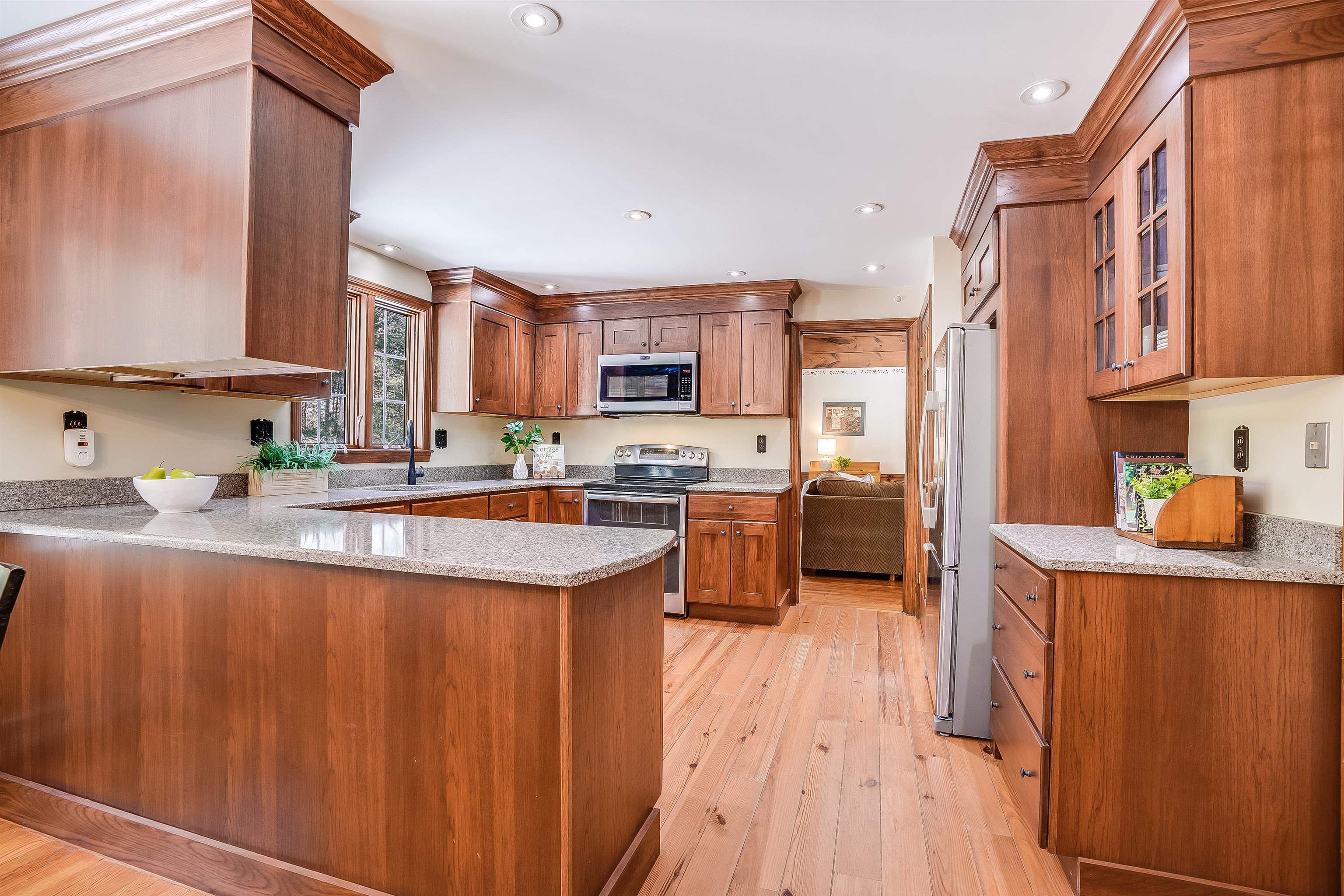 10 Nathaniel Drive Amherst, NH 03031 - Photo 4 of 46