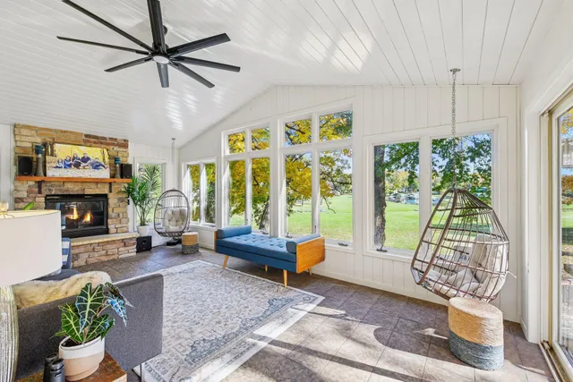 $1,000,000 | 830 County Road 110 North, Mound, MN 55364