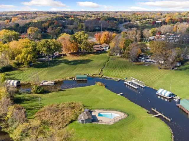 $1,000,000 | 830 County Road 110 North, Mound, MN 55364