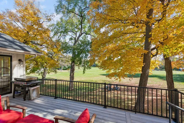 $1,000,000 | 830 County Road 110 North, Mound, MN 55364