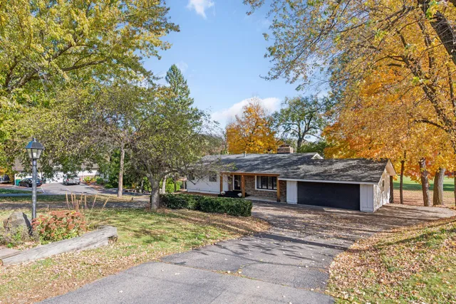 $1,000,000 | 830 County Road 110 North, Mound, MN 55364