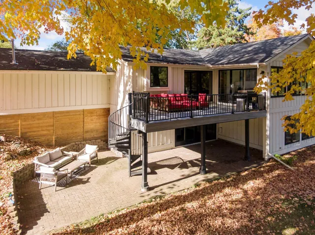 $1,000,000 | 830 County Road 110 North, Mound, MN 55364