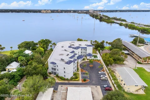 an aerial view of a house with outdoor space and lake view