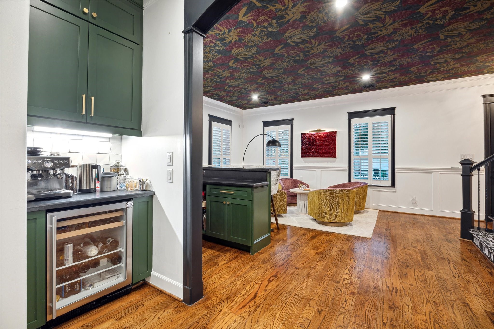 606 Rutland Street Houston, TX 77007 - Photo 15 of 48 Butlers pantry between the kitchen and the bar area