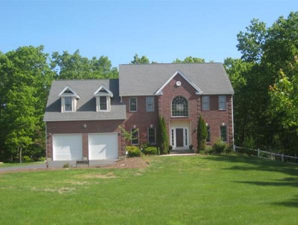6 Mohawk Path Holliston, MA 01746 - Photo 1 of 24 Gallery Image 1