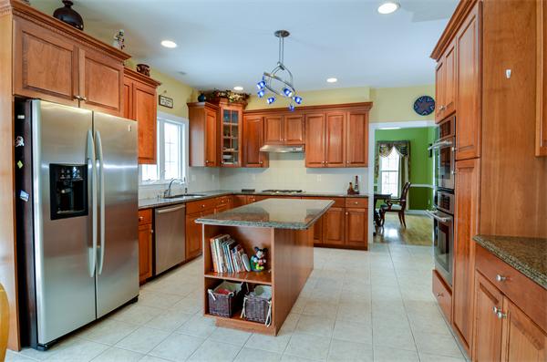 6 Mohawk Path Holliston, MA 01746 - Photo 4 of 24 Gallery Image 4