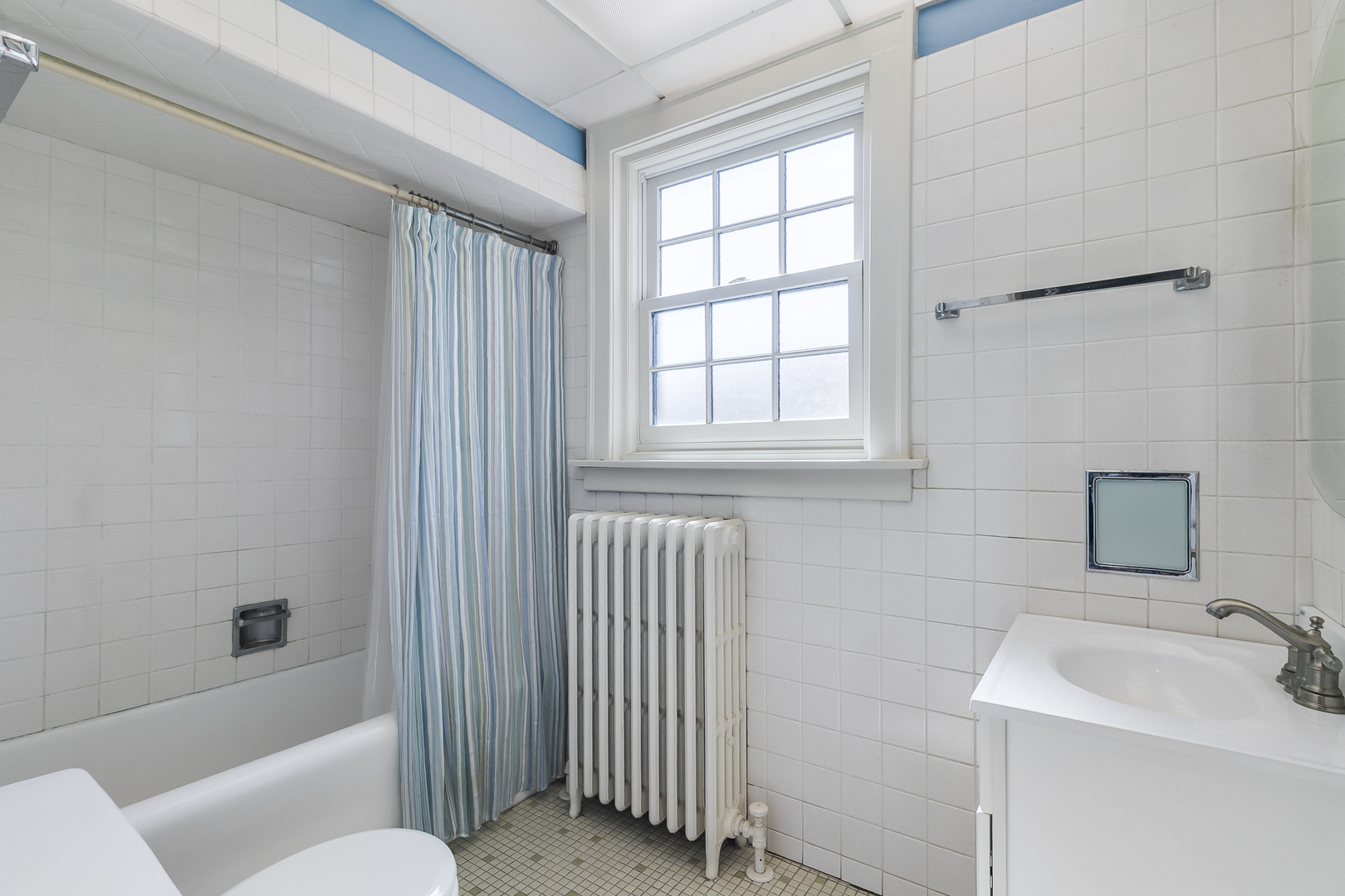 10337 South Hamilton Avenue Chicago, IL 60643 - Photo 11 of 27 a bathroom with a sink toilet and shower