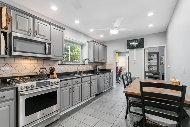 $875,900 | 10337 South Hamilton Avenue, Chicago, IL 60643