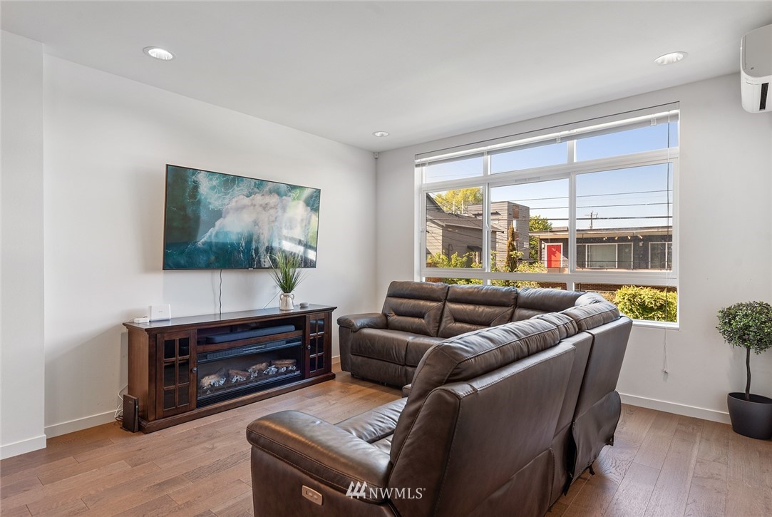 3909 Southwest Hudson Street Seattle, WA 98136 - Photo 4 of 30 Gallery Image 4