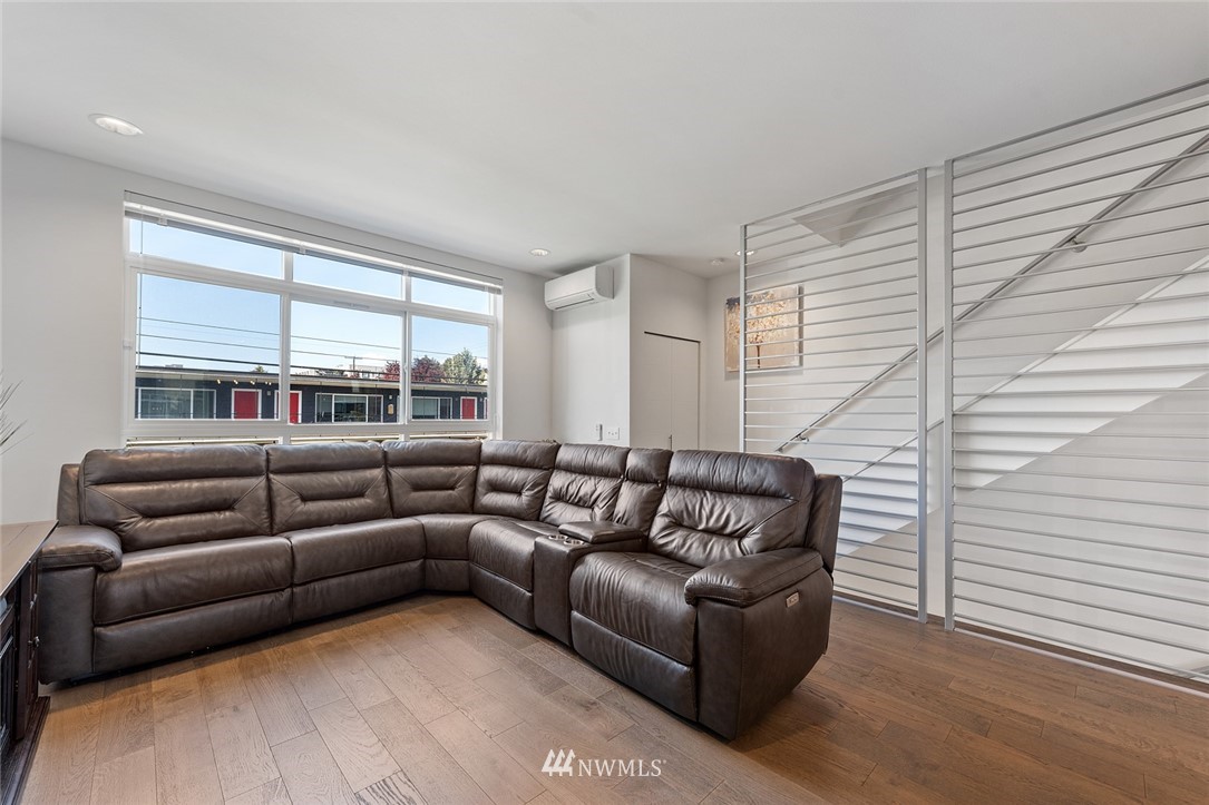3909 Southwest Hudson Street Seattle, WA 98136 - Photo 5 of 30 Gallery Image 5