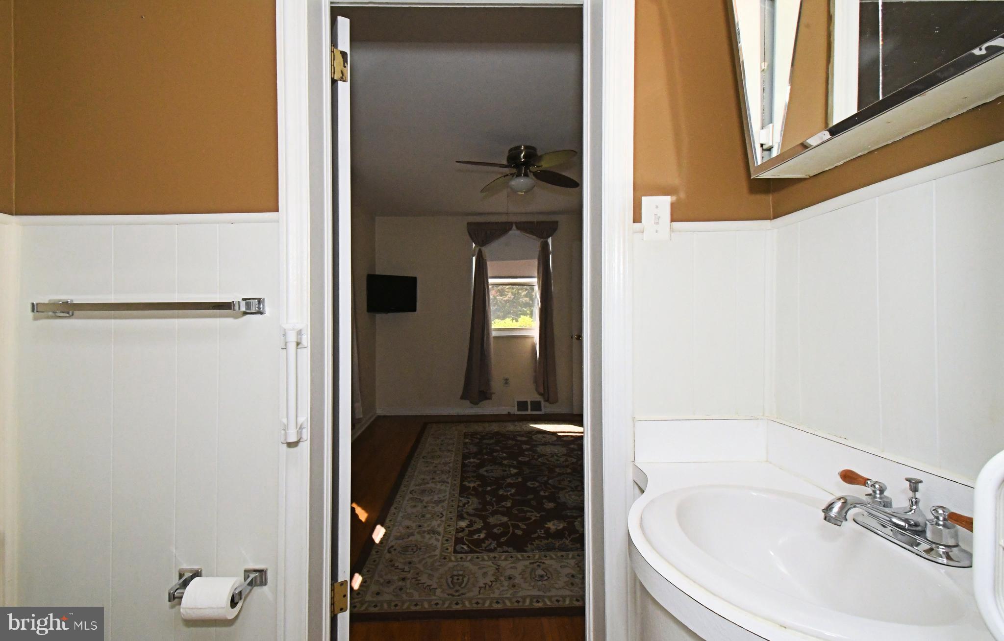 610 Topsfield Road Hatboro, PA 19040 - Photo 18 of 41 Powder Room