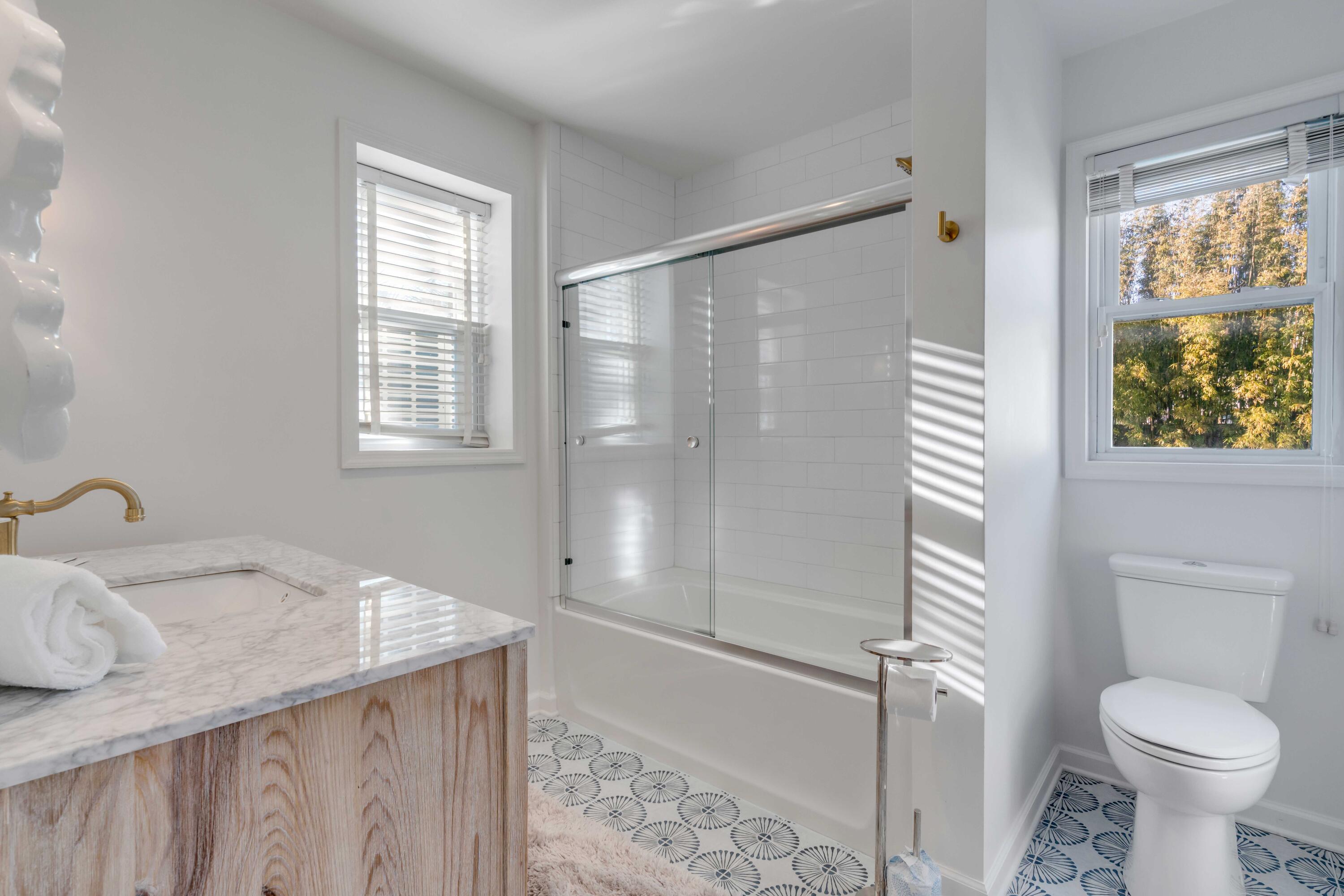 2201 Palm Boulevard Isle of Palms, SC 29451 - Photo 25 of 52 Downstairs enSuite Bath 2