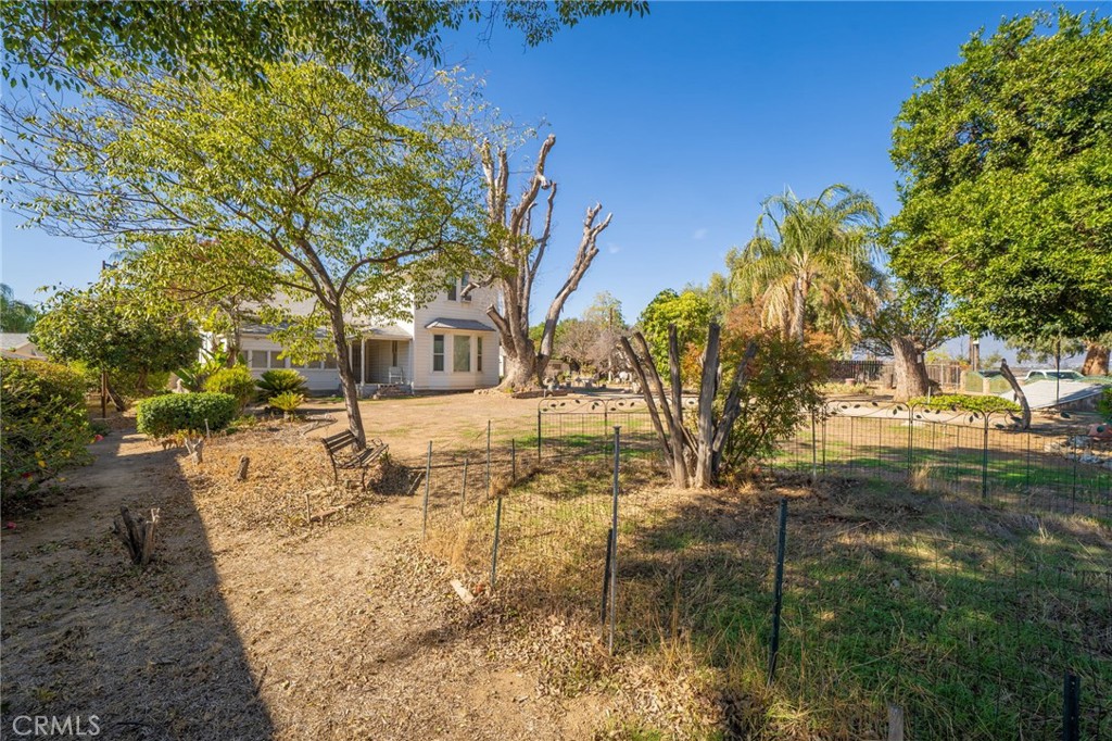 698 Terrace Road San Bernardino, CA 92410 - Photo 6 of 57