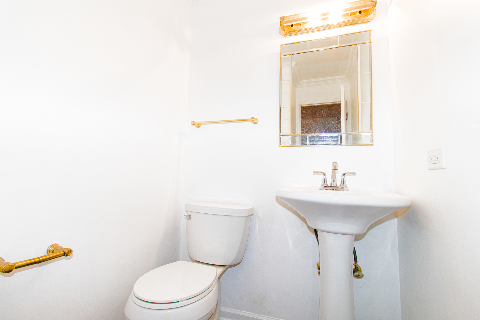 902 South May Street, Unit D Chicago, IL 60607 - Photo 11 of 24 a bathroom with a toilet a sink and mirror