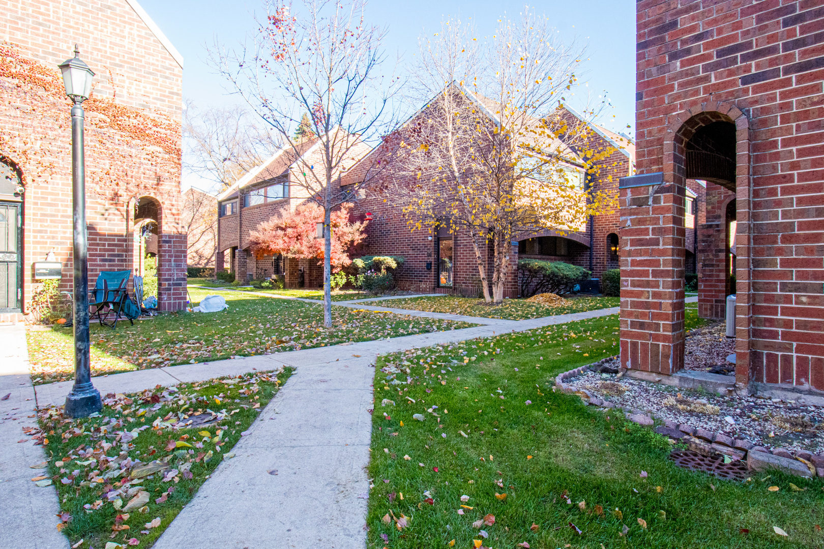 902 South May Street, Unit D Chicago, IL 60607 - Photo 4 of 24 a view of a building with a yard