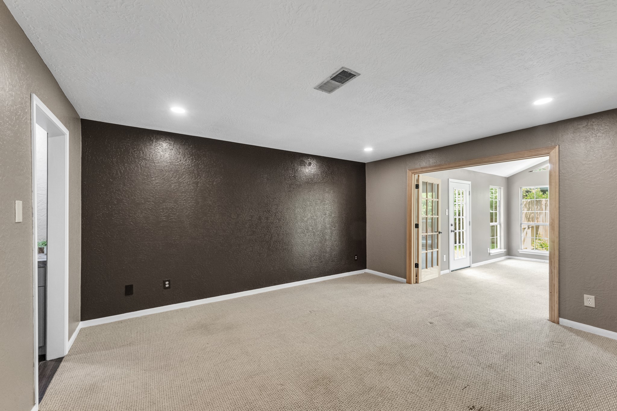 622 South Rivershire Drive Conroe, TX 77304 - Photo 16 of 25 Primary bedroom