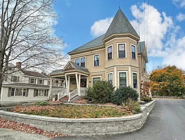 $3,400 | 24 Chelmsford Street, Unit 1R, Chelmsford, MA 01824