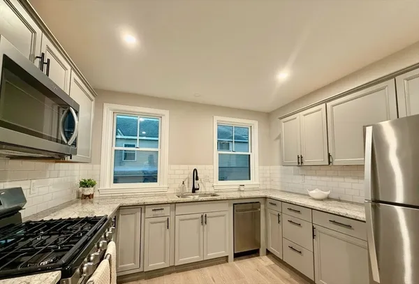 $3,400 | 24 Chelmsford Street, Unit 1R, Chelmsford, MA 01824