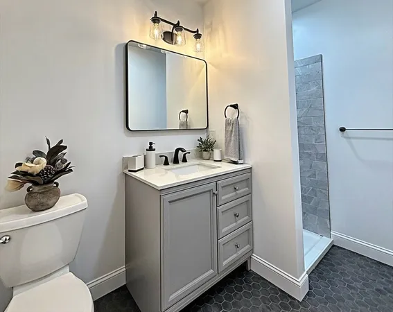 $3,400 | 24 Chelmsford Street, Unit 1R, Chelmsford, MA 01824