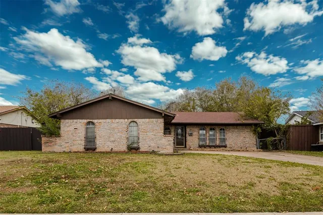 $2,500 | 2517 Rosewood Drive, Mesquite, TX 75150